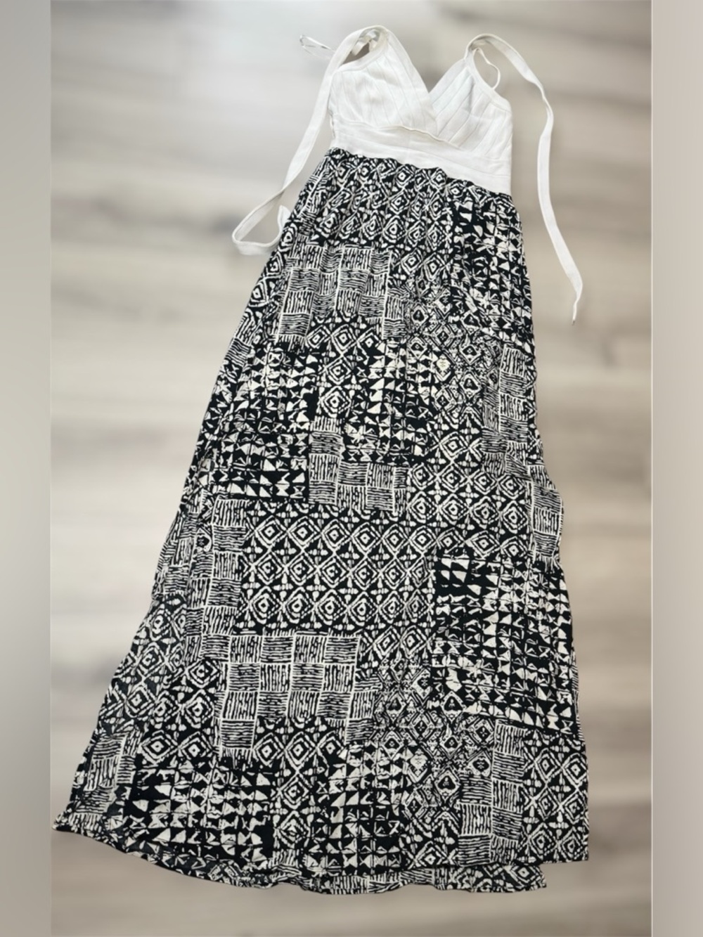 Jealous Tomato Women's Straps/Tide Up Maxi Dress Size S Cream/Black Tribal Print